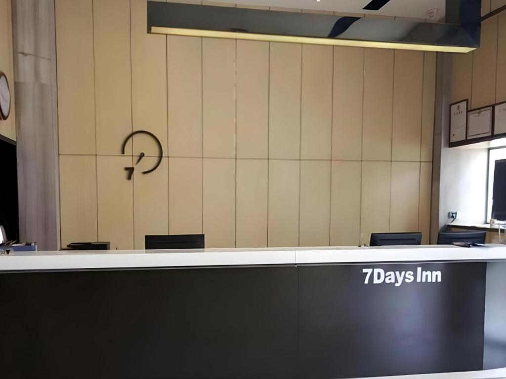 7 Days Inn Luzhou Commercial Pedestrian Street Center Exterior photo