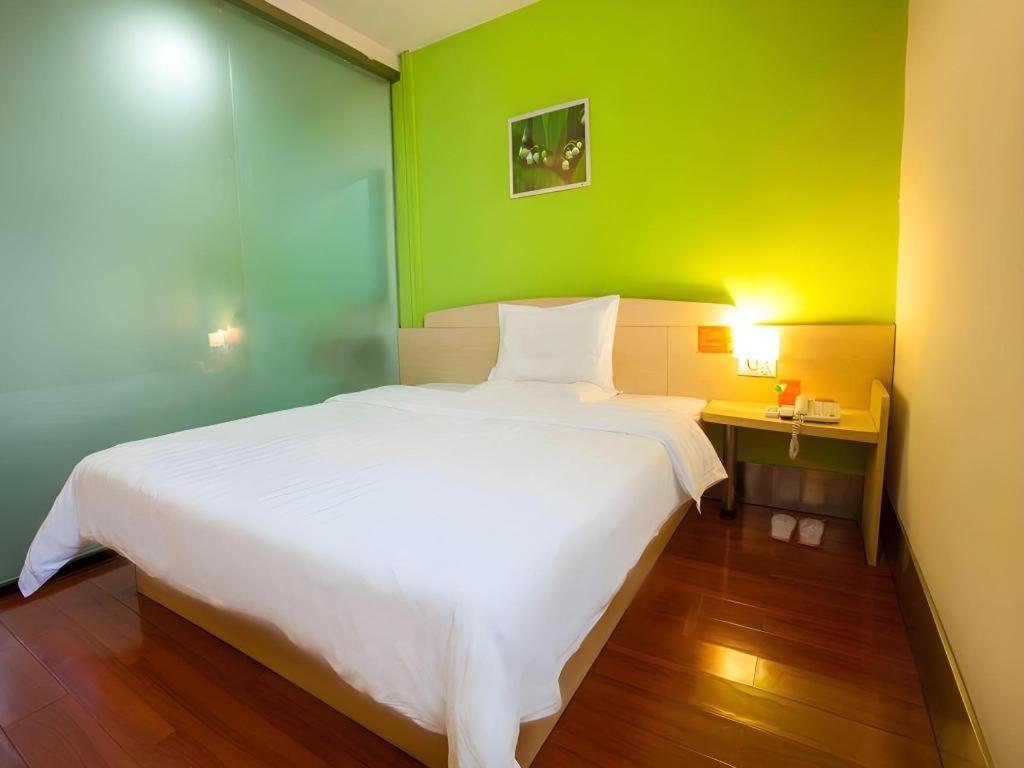 7 Days Inn Luzhou Commercial Pedestrian Street Center Exterior photo