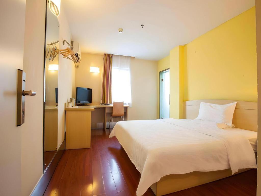 7 Days Inn Luzhou Commercial Pedestrian Street Center Exterior photo