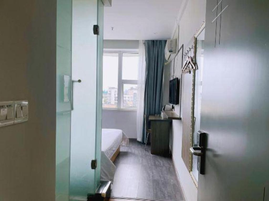 7 Days Inn Luzhou Commercial Pedestrian Street Center Exterior photo