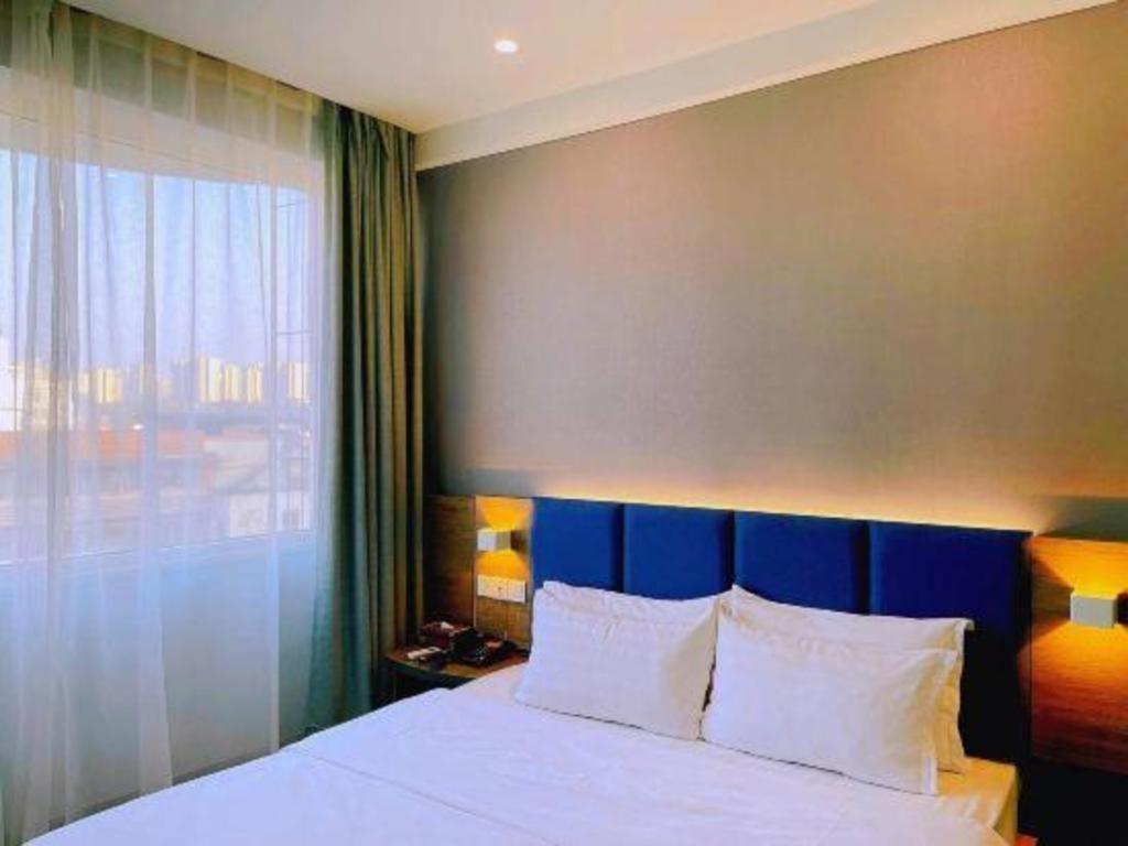 7 Days Inn Luzhou Commercial Pedestrian Street Center Exterior photo