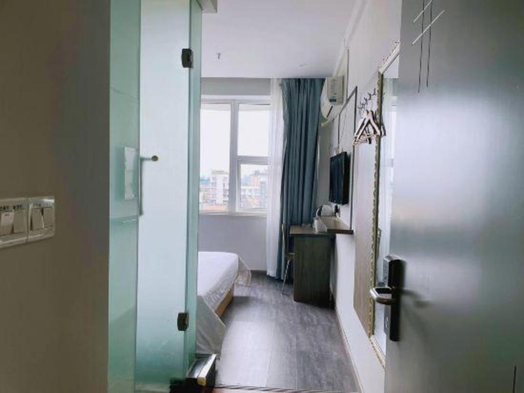 7 Days Inn Luzhou Commercial Pedestrian Street Center Exterior photo