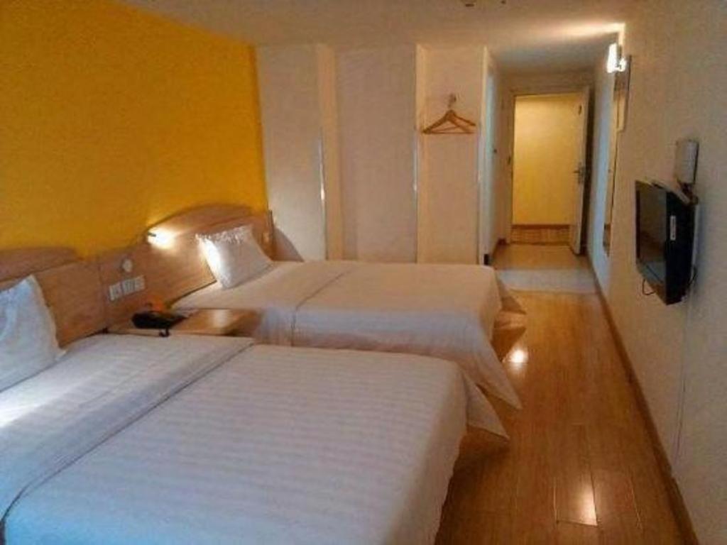 7 Days Inn Luzhou Commercial Pedestrian Street Center Exterior photo