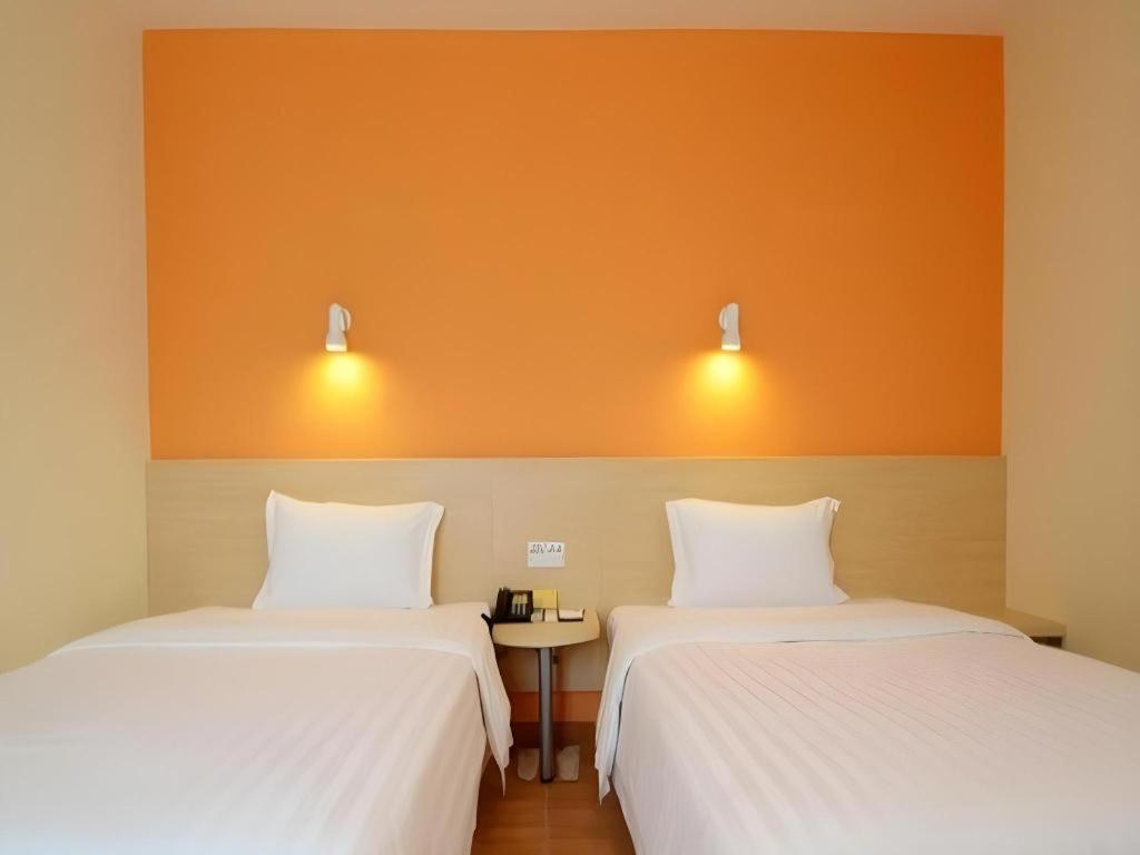 7 Days Inn Luzhou Commercial Pedestrian Street Center Exterior photo