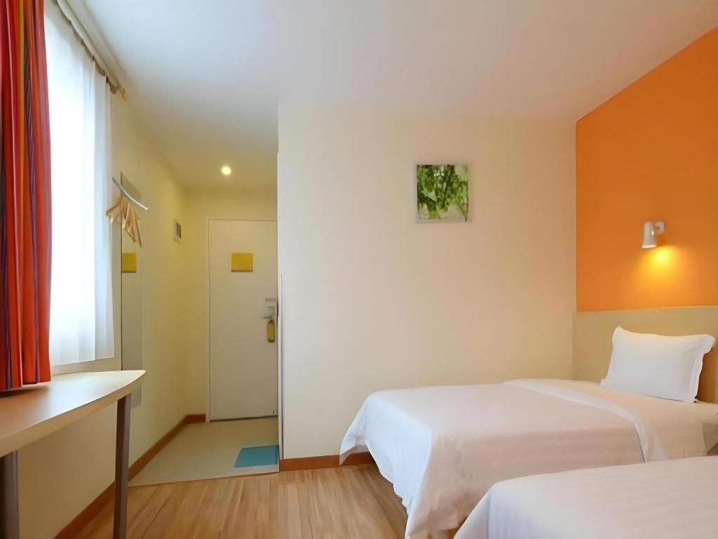 7 Days Inn Luzhou Commercial Pedestrian Street Center Exterior photo