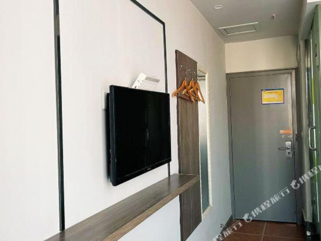 7 Days Inn Luzhou Commercial Pedestrian Street Center Exterior photo