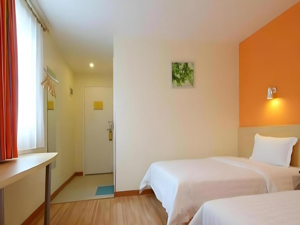7 Days Inn Luzhou Commercial Pedestrian Street Center Exterior photo