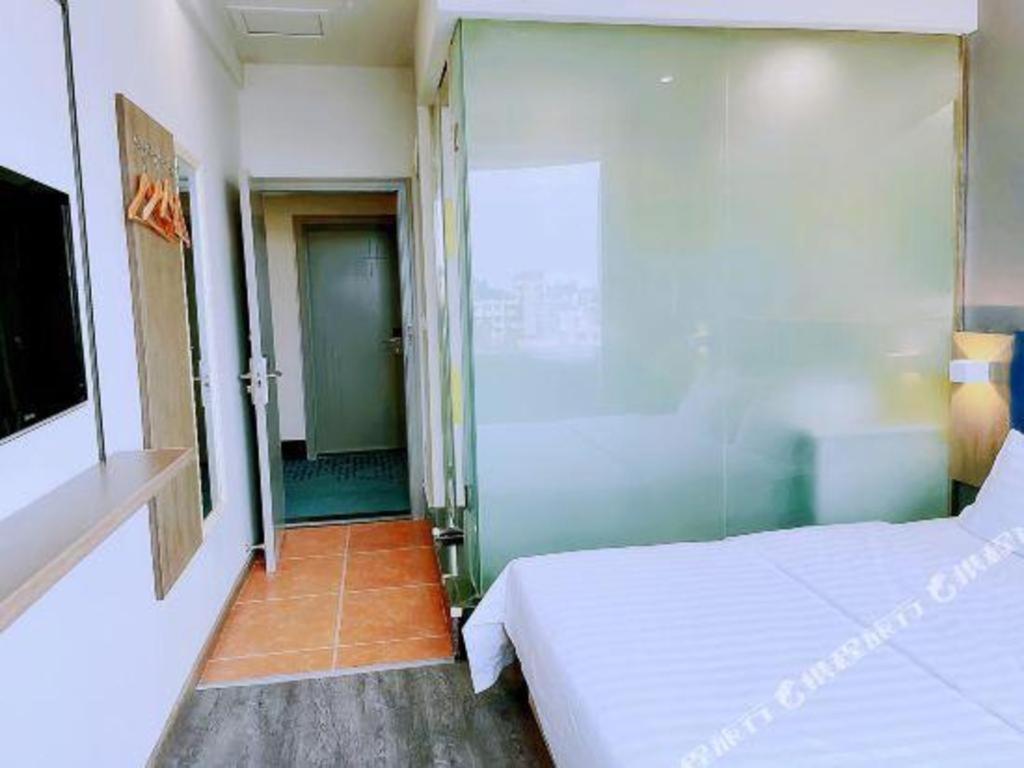 7 Days Inn Luzhou Commercial Pedestrian Street Center Exterior photo