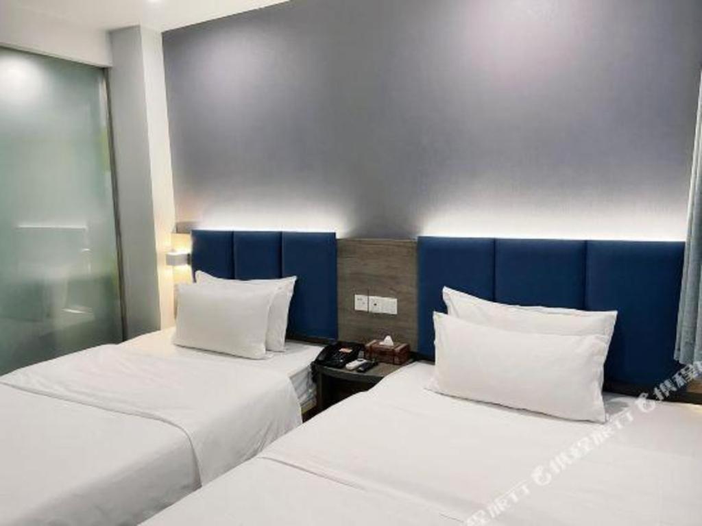7 Days Inn Luzhou Commercial Pedestrian Street Center Exterior photo