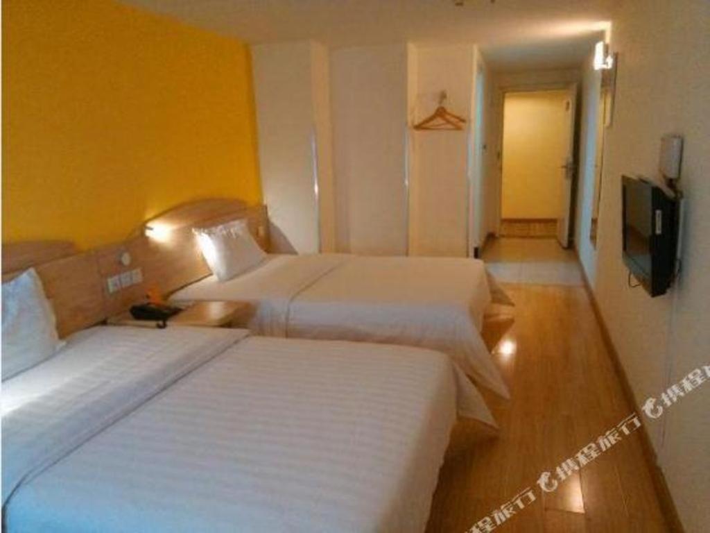 7 Days Inn Luzhou Commercial Pedestrian Street Center Exterior photo