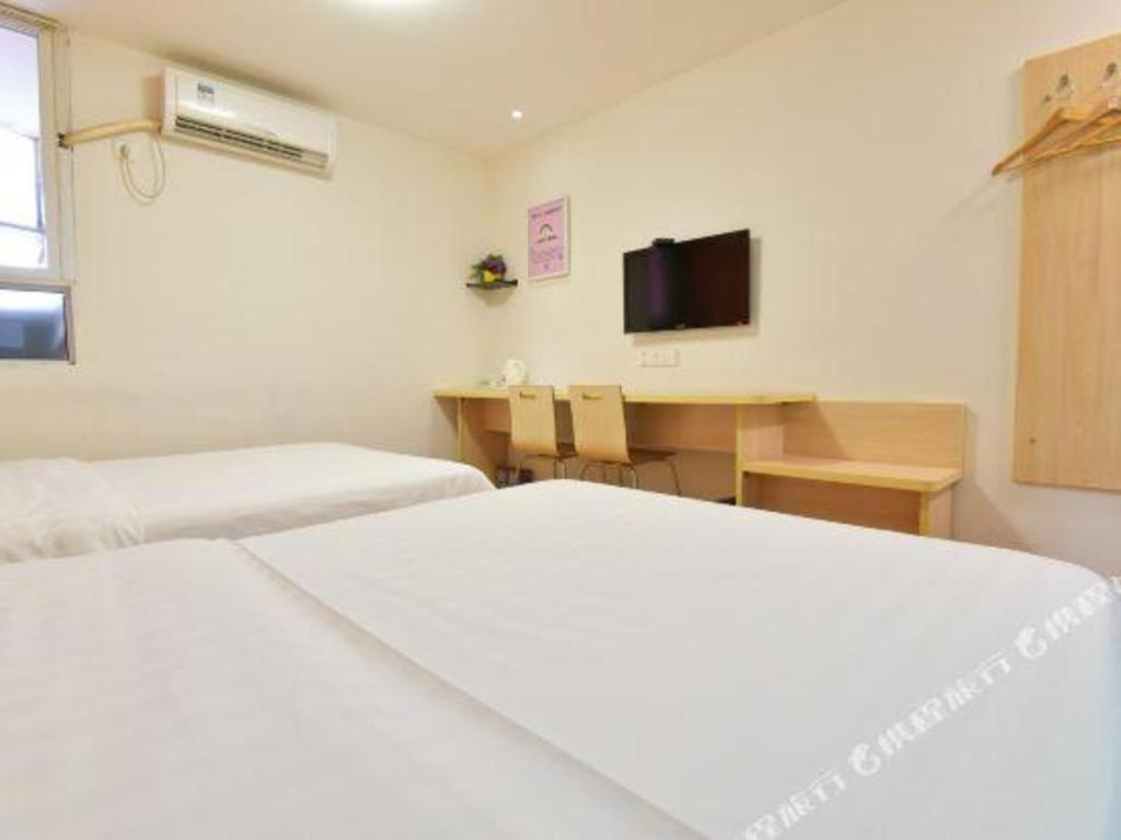 7 Days Inn Luzhou Commercial Pedestrian Street Center Exterior photo