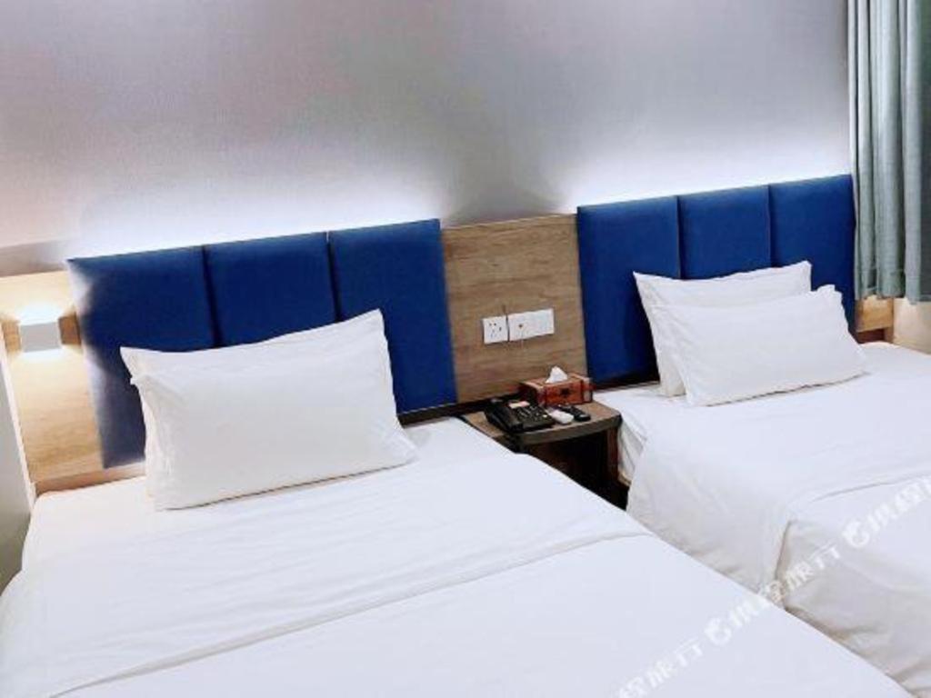 7 Days Inn Luzhou Commercial Pedestrian Street Center Exterior photo
